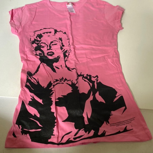 Posh Tops - Marilyn Monroe pink T-shirt